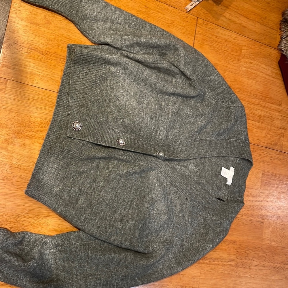 Gray sweater with pearl button details